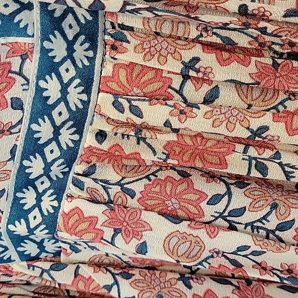 A beautiful Peasant style blouse. It was made by Rachel and Zoe. - Picture 2 of 4